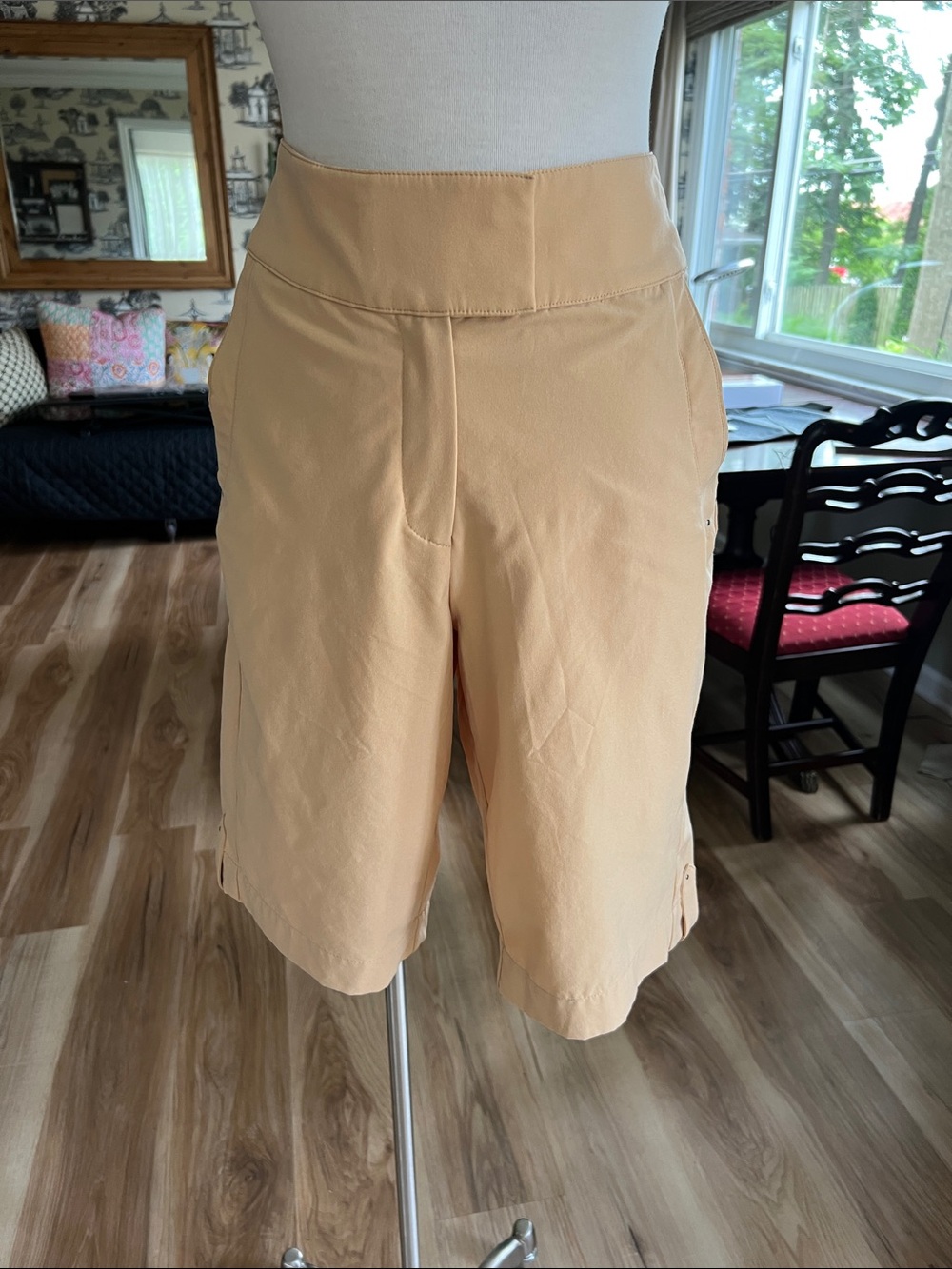 Tail light weight, beige golf athletic shorts size 12